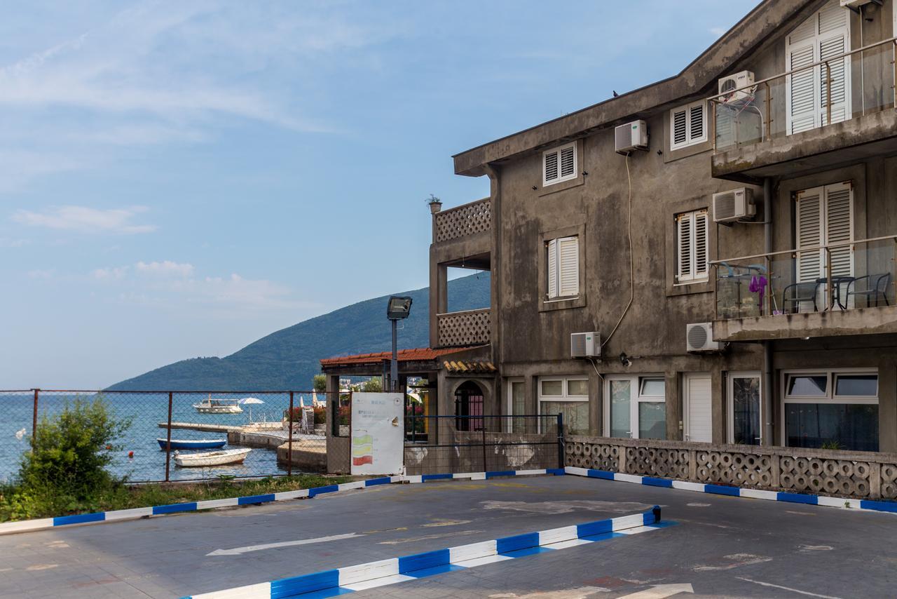 Sea Line Apartments Herceg Novi Bagian luar foto